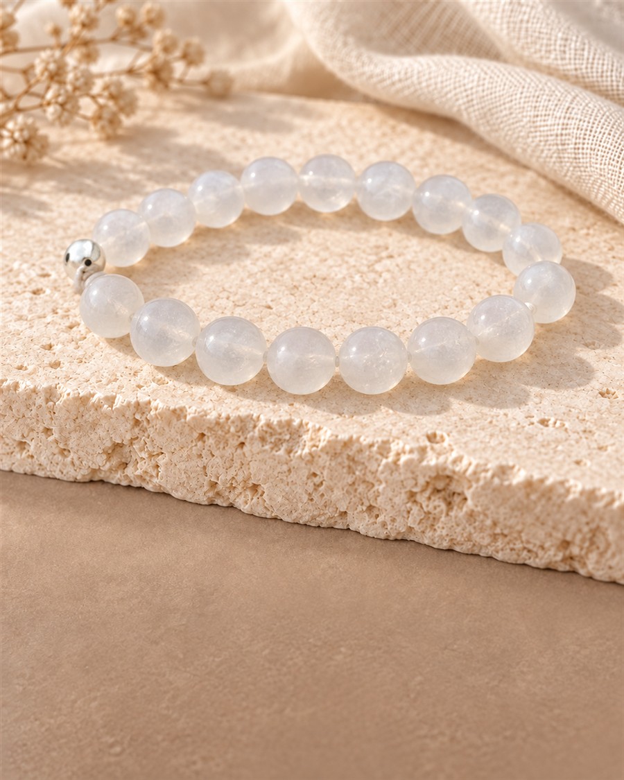 Armband Nr. 3 – Sanfter Schimmer auf hellem Naturstein